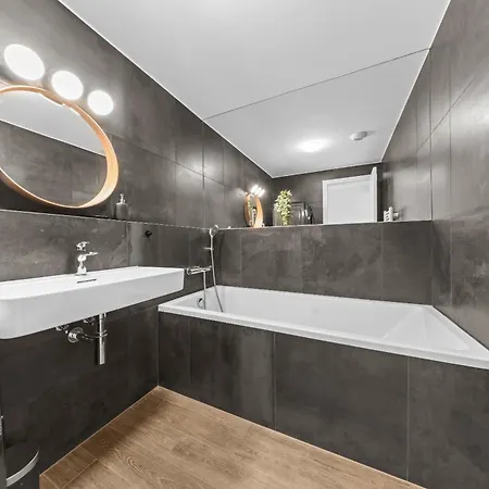 Eurovea Tower - The First Skyscraper In Slovakia 公寓