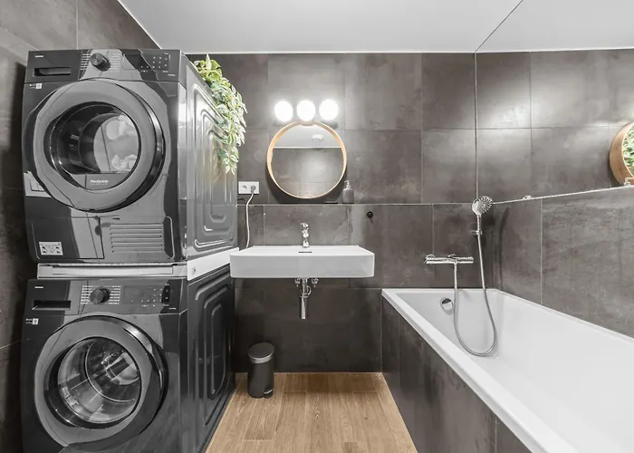 Eurovea Tower - The First Skyscraper In Slovakia * براتسيلافا